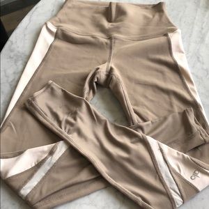 Worn good condition XS Alo Yoga
